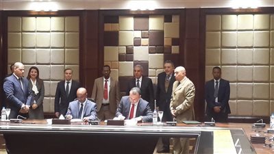 وزير الصناعة ونظيره الصومالي يشهدان توقيع مذكرتي تفاهم لتعزيز التعاون الاقتصادي بين البلدين