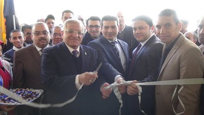 رئيس جامعة المنيا يفتتح المعرض الخيري الثاني للطلاب 