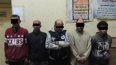 ضبط 5 أشاص أثناء قيامهم بالتنقيب عن الآثار بالخليفة 