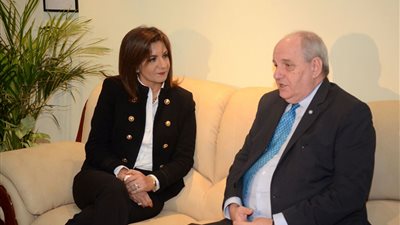 وزيرة الهجرة تلتقي نائب وزير خارجية اليونان لبحث دعم العلاقات بين البلدين