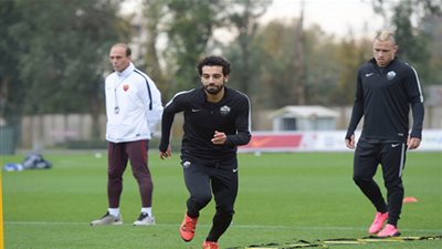 محمد صلاح يحضر حفل الكريسماس الخيري في قاعدة عسكرية 