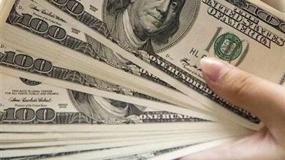 الدولار يواصل ارتفاعه في البنوك.. وسعر البيع يصل لـ19.85 جنيهًا