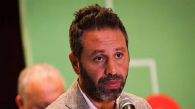 حازم إمام يطير للسعودية لأداء مناسك العمرة 