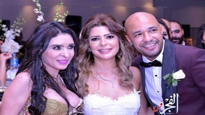 دينا والليثي يشعلان زفاف 