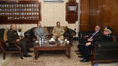 محافظ الإسكندرية يقدم التهنئة لقائد المنطقة الشمالية العسكرية الجديد (صور)