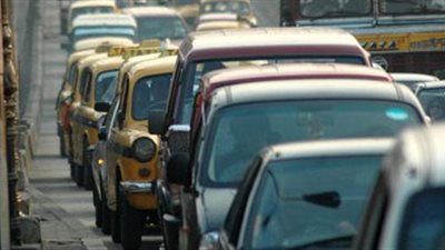 ازدحام مروري أمام جامعة القاهرة.. وتصادم أعلى دائري الوراق 