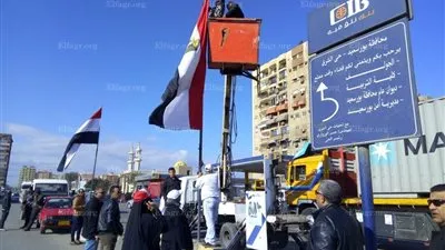 تزيين مداخل بورسعيد بالأعلام المصرية استعدادا لاحتفالها بعيدها القومي (صور)
