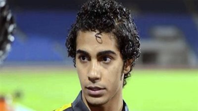 اتحاد الكرة السعودي يعاقب لاعب الأهلي حسين المقهوي