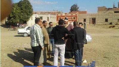 بدء رصف طريق منطقة 