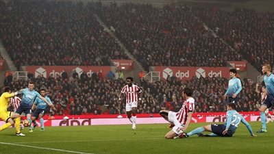 مدافع ستوك: 3 مهارات لرمضان صبحي ستبهر جماهيرنا