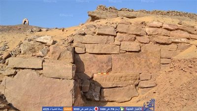 اكتشاف جدار أثري فرعوني يرجح وجود مجموعة مقابر بأسوان 