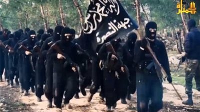 هكذا يودّع والدين طفلتيهما قبل تفجير قسم شرطة بدمشق (فيديو مروع)