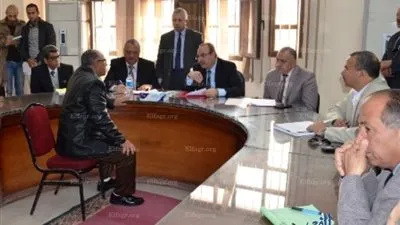 محافظ بني سويف يواصل لقاءه الإسبوعي بالمواطنين.. ويصرف 8 الأف جنيه مساعدات لـ16 حالة إنسانية.. (صور)