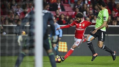 الدوري البرتغالي.. بنفيكا يعزز الصدارة بثنائية في ريو آفي