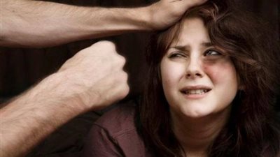 مجلس الشيوخ الأمريكي يوافق على قانون جديد لتدريب مصففي الشعر للتعرف على علامات العنف المنزلي