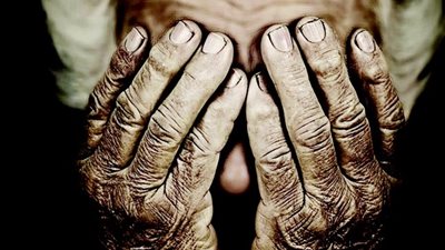 علماء يربطون بين جفاف الدماغ والحذر الشديد عند كبار السن 