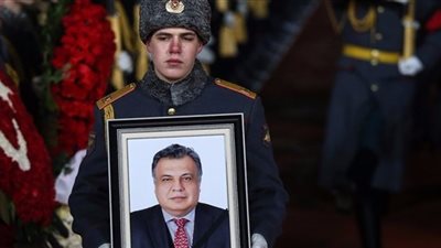 روسيا تنظم مراسم تكريم لسفيرها وتركيا تواصل التحقيق في اغتياله