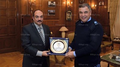 محافظ الإسكندرية يقدم التهنئة لقائد القوات البحرية الجديد (صور)