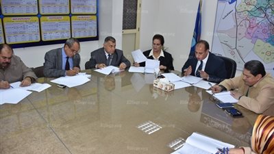 محافظ البحيرة: منح المستثمرين مهلة عام لزراعة الأراضي المخصصة لهم 