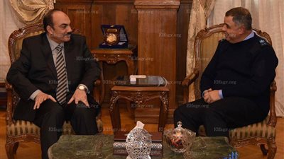 محافظ الإسكندرية يقدم التهنئة لقائد القوات البحرية (صور)