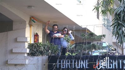 الصور الأولى لـ كارينا كابور خان فور خروجها من المستشفى