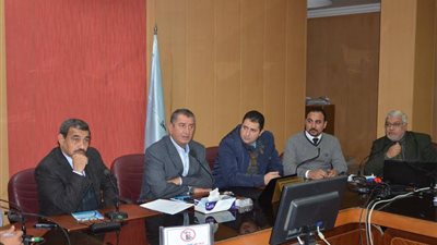 محافظ كفر الشيخ يؤكد على حصر المشروعات وموقفها من التنفيذ وإعداد قائمة باسماء المقاولين المتأخرين