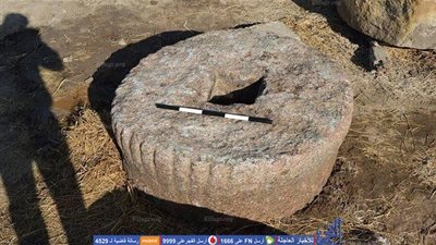 الآثار تنقل قطعة آثار من أحد أسواق الغربية إلي 