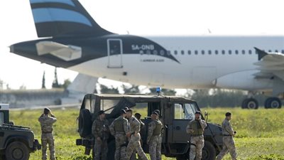 تعرف على خط سير الطائرة الليبية المختطفة ومكان وجودها (فيديو/ صور)