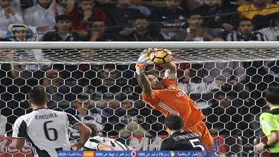 السوبر الإيطالي.. باكا يضيع رأسية خطيرة أمام مرمى بوفون (فيديو)