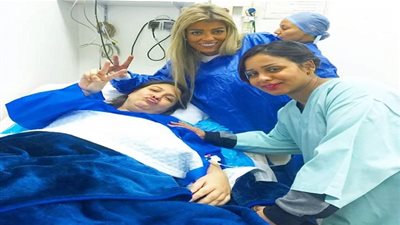 مي كساب تضع مولودتها الاولى 