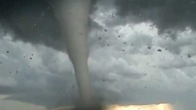 الفيليبين تدعو آلاف السكان إلى مغادرة منازلهم قبل وصول اعصار