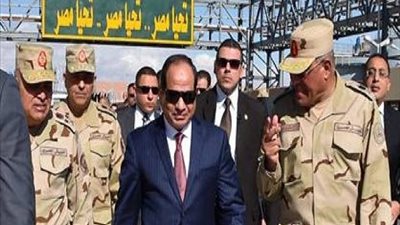 مداعبات وقبلة على يد 