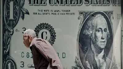 كيف تنقذ الحكومة الجنيه من الغرق بعد تعويمه بشهرين؟.. اقتصاديون يجيبون (تقرير)