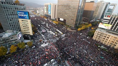 آلاف المتظاهرين يطالبون برحيل رئيسة كوريا الجنوبية 