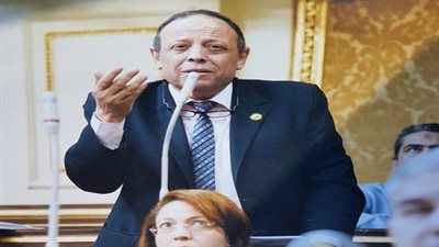 نائب بني سويف بعد شراء ساندوتش طعمية: 