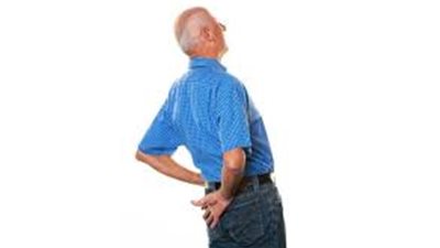  دراسة تشير الى أن آلام الظهر تزيد خطر سقوط المسنين 30%