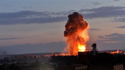 عاجل.. مقتل شخصين وإصابة العشرات في انفجار مستودع ذخيرة بحلب