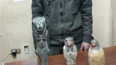 القبض على حداد لاتجاره في الآثار بمصر القديمة