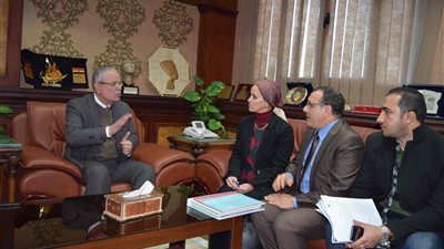 محافظة المنيا توقع اتفاقًا مع وزارة التجارة لتشغيل مصنع العسل الأسود 