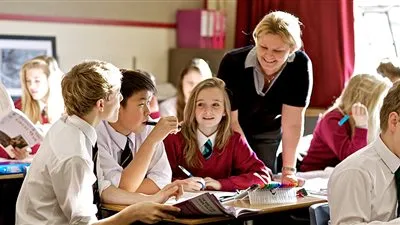 لسبب غير متوقع.. تجرد طلاب مدرسة نهائيا من ملابسهم (صور) !