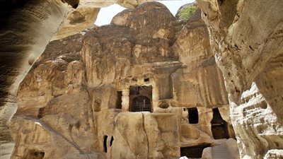 اكتشاف مساجد ومنازل أثرية في الكويت (فيديو)