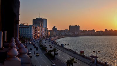 أخبار الإسكندرية اليوم: انهيار جزئى فى عقار.. وهروب متهمة أثناء ترحيلها 