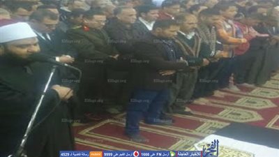 محافظ الفيوم يؤدي صلاة الجنازة ويتقدم مشيعي شهيد الواجب الوطني