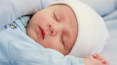 جدة يونانية تلد حفيدتها.. ولكن كيف؟