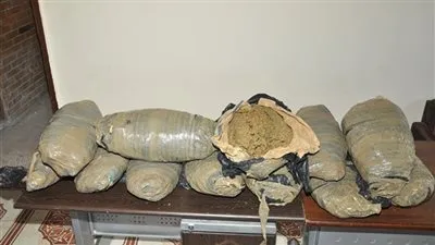 ضبط ربع طن مخدرات داخل مخزن سري بشمال سيناء 