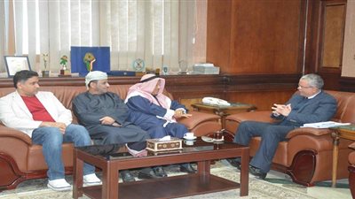محافظ المنيا يبحث مع وفد كويتي إنشاء مصنع للحديد والصلب