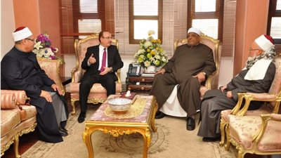 محافظ بني سويف يستقبل وكيل الأزهر الشريف