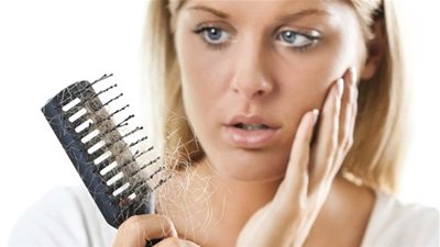 7 ‏أسباب غير متوقعة لتساقط الشعر وفقدانه ‏