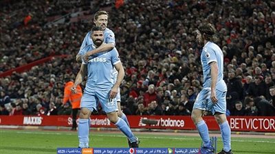 رد فعل مثير من رمضان صبحي بعد هدف ستوك في شباك ليفربول (فيديو)