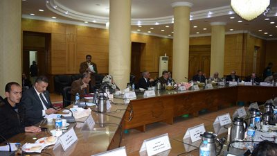 رئيس جامعة بنها يحظر اصطحاب التليفونات خلال الامتحانات (صور)